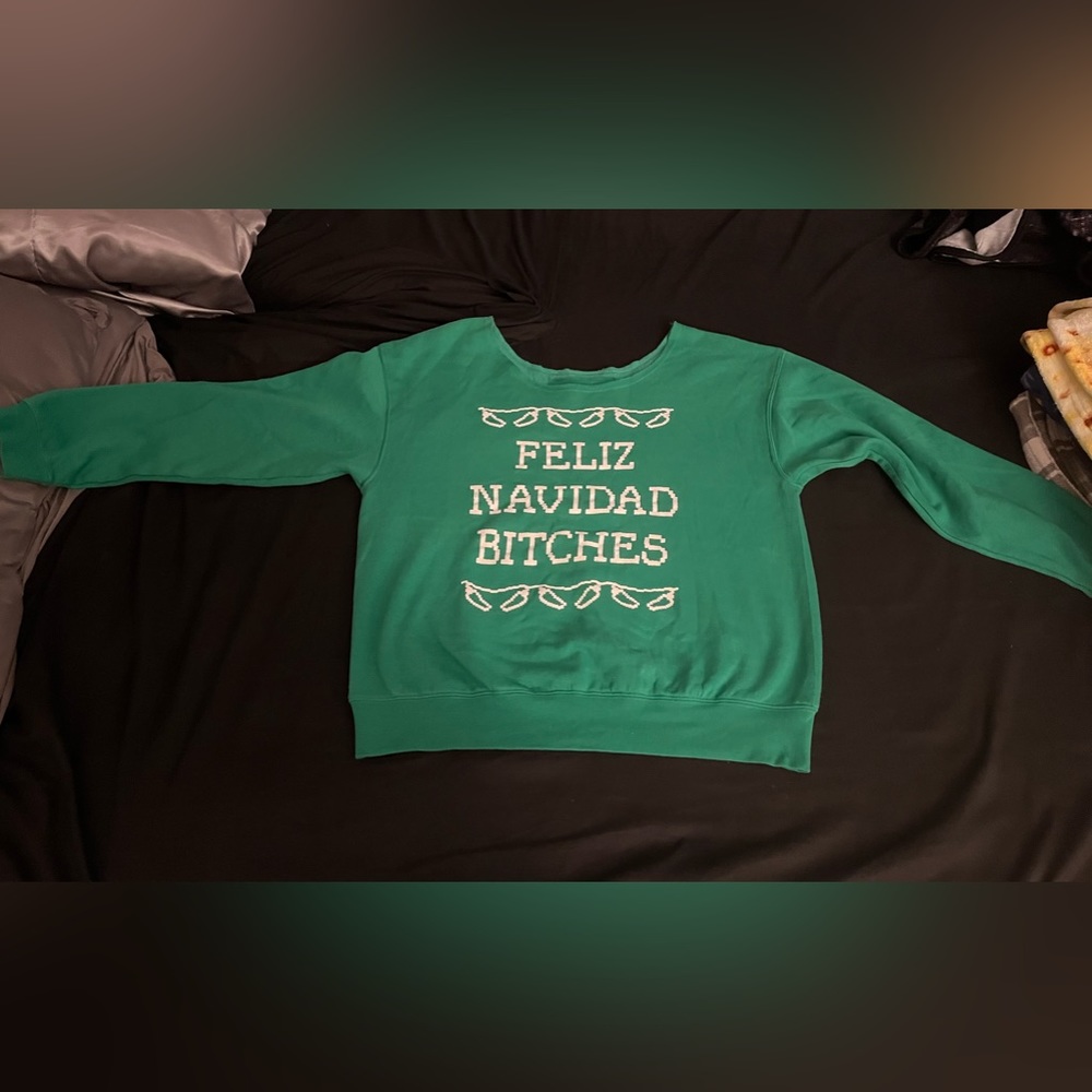 Women’s Dentz Feliz Navidad off shoulder sweatshirt in size large